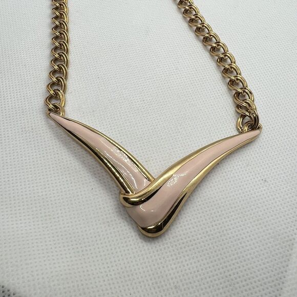 Monet V Shape Choker Necklace Pink Enamel & Gold Tone Wide Flat Chain Vintage - Picture 2 of 5